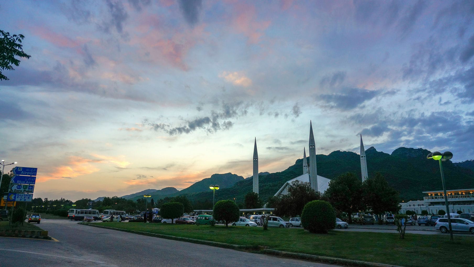 faisal-mosque-islamabad-golden-hour-weather-pak-2022-08-01-03-09-14-utc